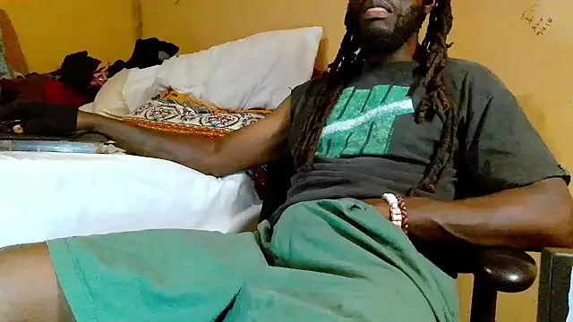 EYEzIAM online show from 05-18-26, 04:29