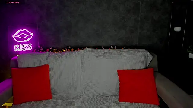 Agnes Wells online show from 04-13-26, 01:11