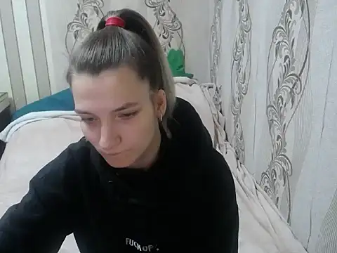 Snapshot of AlissaClark chatting on 10-27-25, 08:57 AlissaClark online show from 10-27-25, 08:57