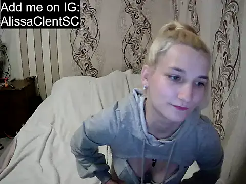 Snapshot of AlissaClark chatting on 12-04-25, 10:18 AlissaClark online show from 12-04-25, 10:18