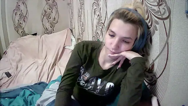Snapshot of AlissaClark chatting on 04-30-26, 08:48 AlissaClark online show from 04-30-26, 08:48