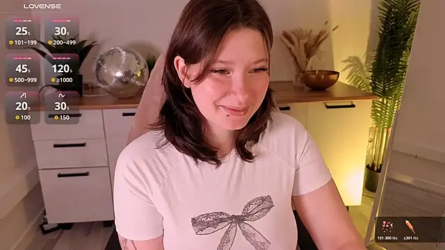 Snapshot of Sofi_Spark chatting on 12-04-25, 07:17 Sofi Spark online show from 12-04-25, 07:17