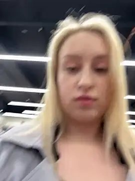 Snapshot of KassandraTress chatting on 04-27-26, 10:57 KassandraTress online show from 04-27-26, 10:57