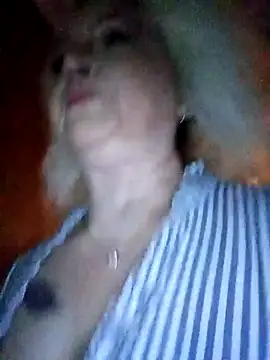 Snapshot of SquirtMilf00 chatting on 03-07-25, 01:20 SquirtMilf00 online show from 03-07-25, 01:20