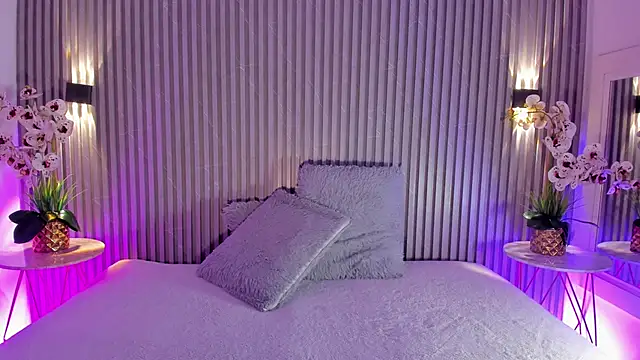 SOPHICOLLINS online show from 04-21-26, 11:05