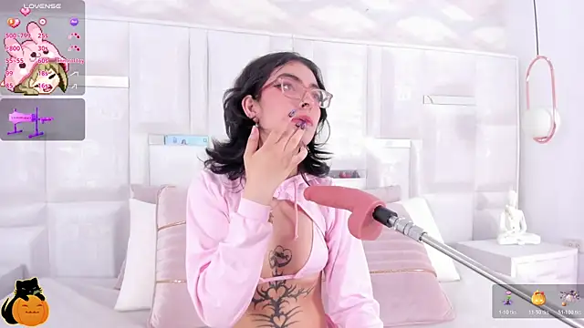 Im Molly Angel online show from 10-28-25, 10:12