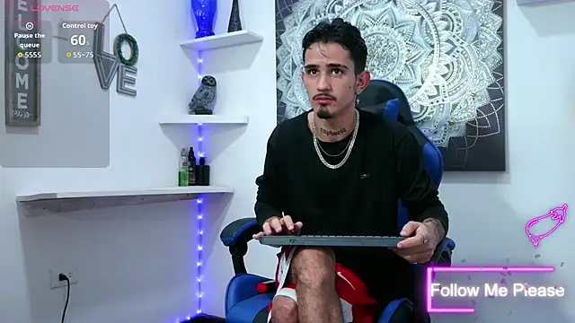 nextboywell1 online show from 04-18-26, 03:21