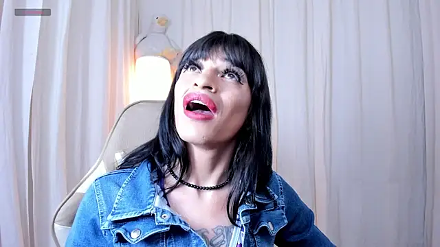 Snapshot of Alanakimura_ chatting on 12-03-25, 08:29 Alanakimura online show from 12-03-25, 08:29