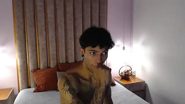 Enzo Hunter online show from 10-14-25, 03:51