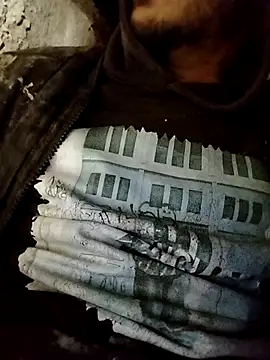 Snapshot of ParousFlow chatting on 10-19-25, 01:50 ParousFlow online show from 10-19-25, 01:50