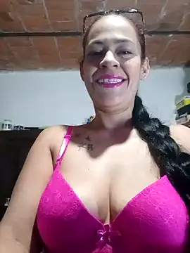 Snapshot of cositabonita08 chatting on 09-08-25, 09:47 cositabonita08 online show from 09-08-25, 09:47