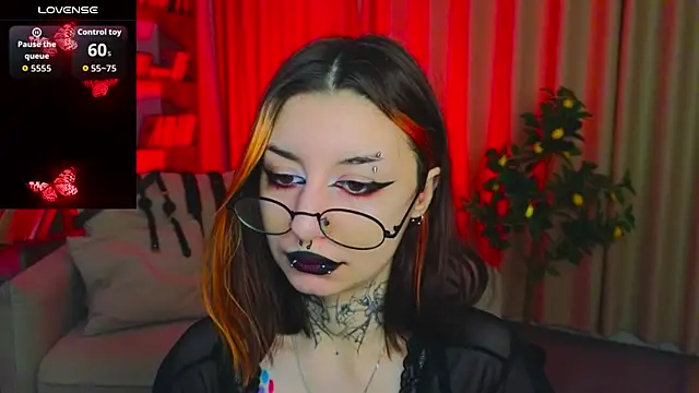 Snapshot of Mistress__Marcelline chatting on 04-22-26, 01:30 Mistress Marcelline online show from 04-22-26, 01:30