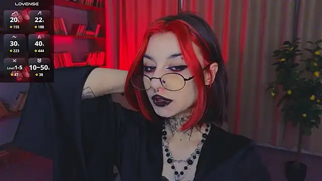 Snapshot of Mistress__Marcelline chatting on 05-15-26, 01:45 Mistress Marcelline online show from 05-15-26, 01:45