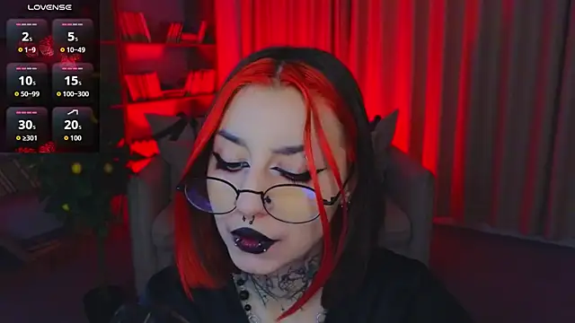 Snapshot of Mistress__Marcelline chatting on 05-19-26, 01:56 Mistress Marcelline online show from 05-19-26, 01:56