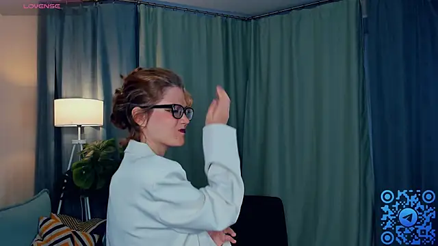 Snapshot of EdlinGathright chatting on 10-29-25, 03:42 EdlinGathright online show from 10-29-25, 03:42