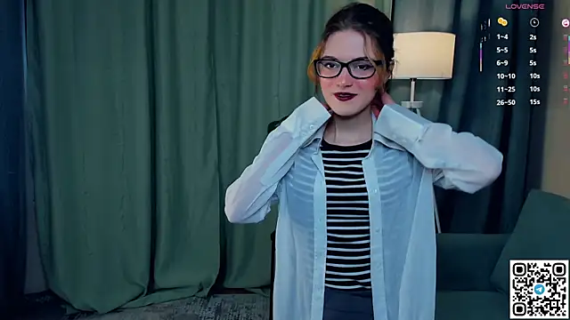 Snapshot of EdlinGathright chatting on 02-10-26, 03:43 EdlinGathright online show from 02-10-26, 03:43