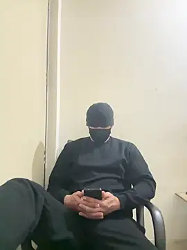 Snapshot of Atngt_69 chatting on 12-15-25, 04:33 Atngt 69 online show from 12-15-25, 04:33