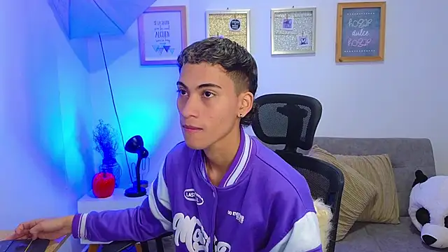 yulian vasquez online show from 11-17-25, 12:33