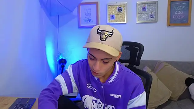 yulian vasquez online show from 11-22-25, 12:04