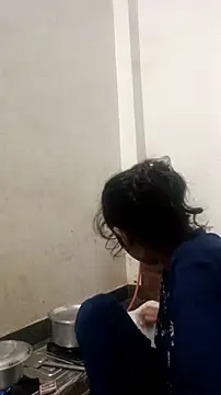 Snapshot of Guriya0076 chatting on 11-06-25, 03:18 Guriya0076 online show from 11-06-25, 03:18