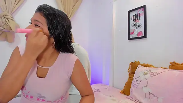 Snapshot of andrea_sanchezz chatting on 11-30-25, 12:31 andrea sanchezz online show from 11-30-25, 12:31