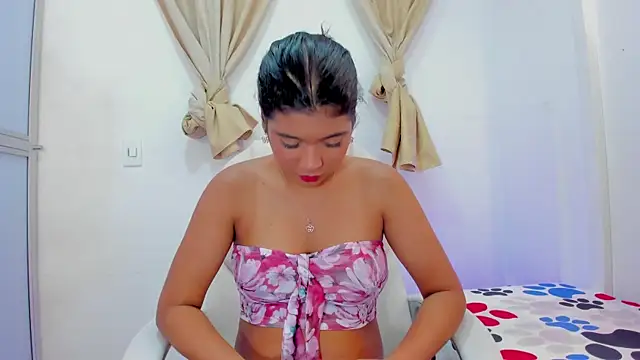 Snapshot of andrea_sanchezz chatting on 12-03-25, 06:50 andrea sanchezz online show from 12-03-25, 06:50