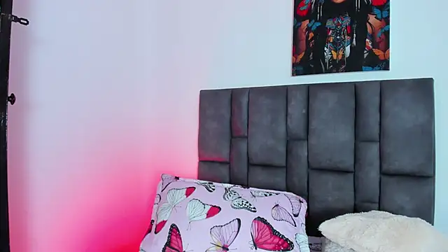 Snapshot of abby_jones2 chatting on 10-18-25, 03:31 abby jones2 online show from 10-18-25, 03:31