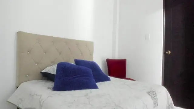 Snapshot of abby_jones2 chatting on 11-10-25, 11:48 abby jones2 online show from 11-10-25, 11:48