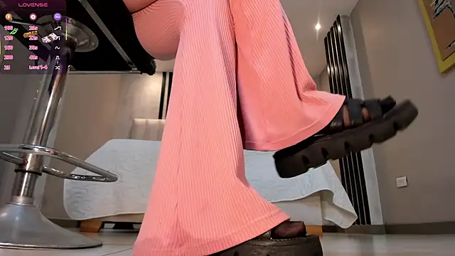 Snapshot of EsmeraldaGrace1 chatting on 11-28-25, 04:04 EsmeraldaGrace1 online show from 11-28-25, 04:04