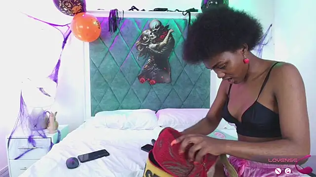 Snapshot of Asha_zuri_and_adam chatting on 10-30-25, 12:39 Asha zuri and adam online show from 10-30-25, 12:39