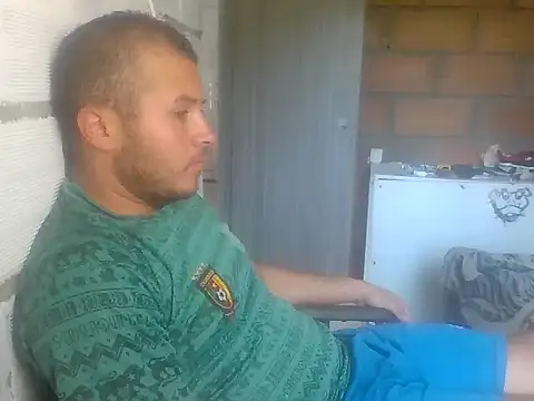 santiii   12 online show from 12-14-25, 04:56