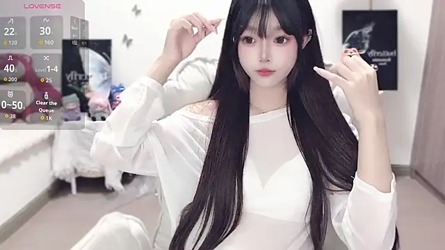 Snapshot of -EEBABY chatting on 10-28-25, 01:14 -EEBABY online show from 10-28-25, 01:14