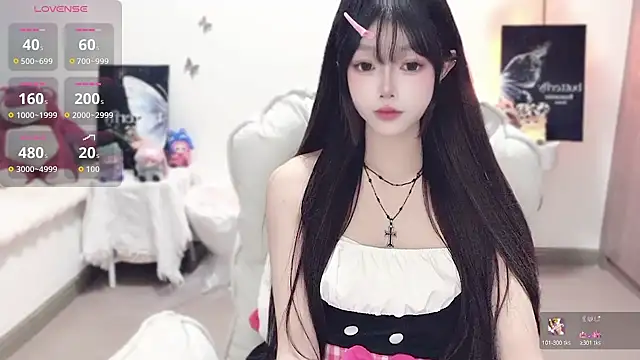 Snapshot of -EEBABY chatting on 10-29-25, 11:45 -EEBABY online show from 10-29-25, 11:45