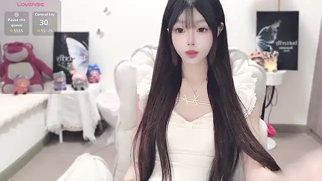 Snapshot of -EEBABY chatting on 11-15-25, 03:15 -EEBABY online show from 11-15-25, 03:15