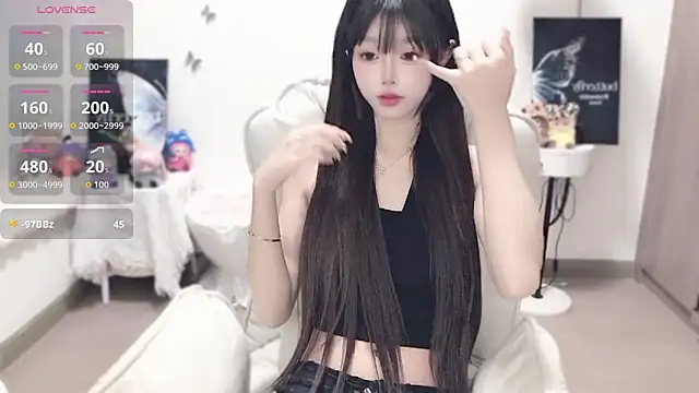 Snapshot of -EEBABY chatting on 11-18-25, 03:05 -EEBABY online show from 11-18-25, 03:05