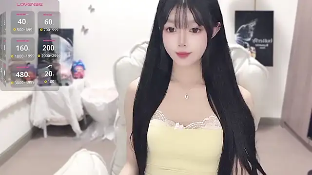 Snapshot of -EEBABY chatting on 12-17-25, 05:52 -EEBABY online show from 12-17-25, 05:52