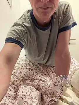 Snapshot of SexyLeon8 chatting on 03-18-25, 11:09 SexyLeon8 online show from 03-18-25, 11:09