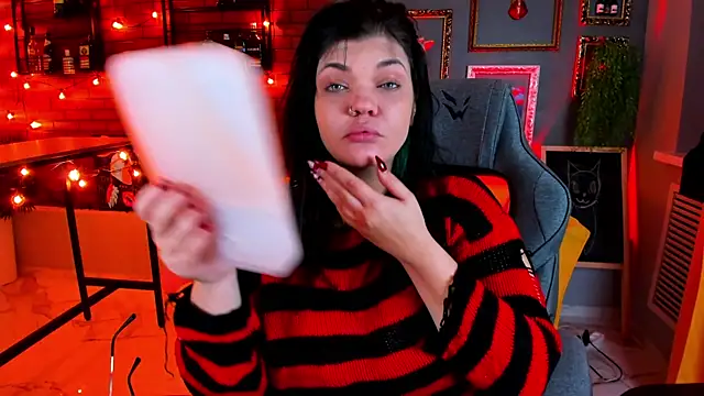 MaryHarrys online show from 10-11-25, 08:51