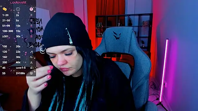 MaryHarrys online show from 11-25-25, 02:55