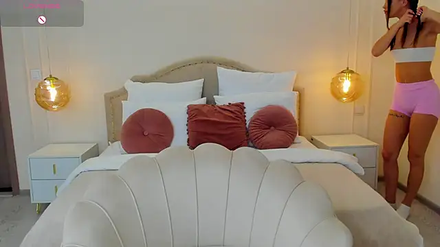 Snapshot of MilaMour chatting on 01-16-26, 08:24 MilaMour online show from 01-16-26, 08:24