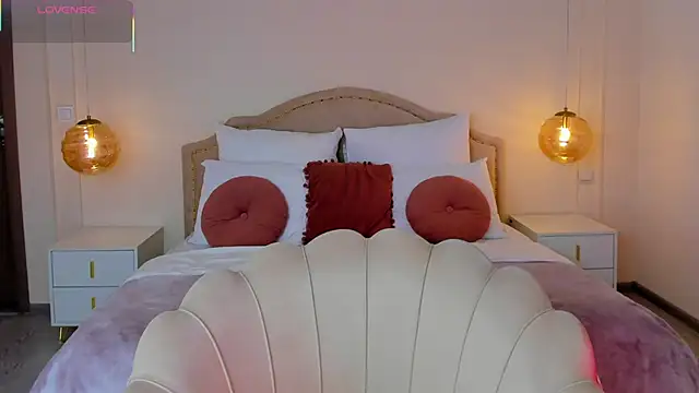 Snapshot of MilaMour chatting on 02-06-26, 01:14 MilaMour online show from 02-06-26, 01:14