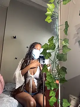 StrawberryXpeach online show from 03-28-26, 05:23