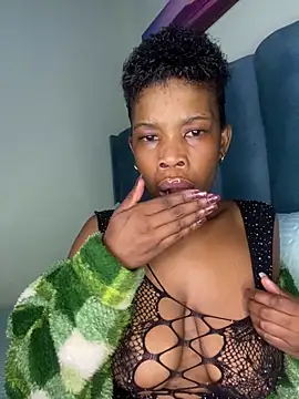 Snapshot of Caramel_Mellow chatting on 12-21-25, 01:35 Caramel Mellow online show from 12-21-25, 01:35