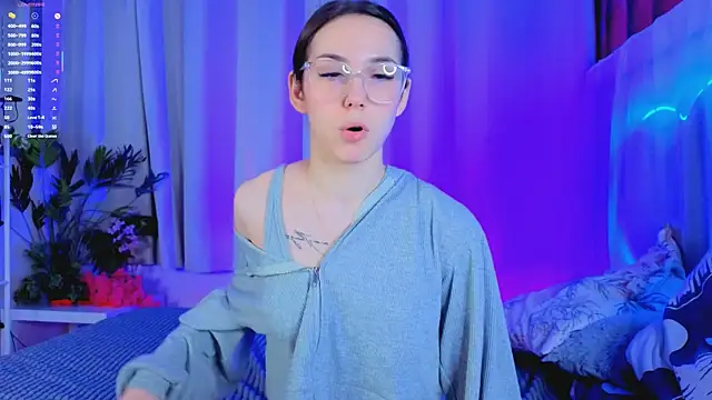 -CindyLou online show from 11-26-25, 05:19