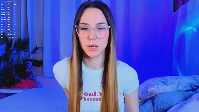 Snapshot of -CindyLou chatting on 12-19-25, 05:14 -CindyLou online show from 12-19-25, 05:14