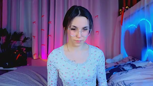 Snapshot of -CindyLou chatting on 01-07-26, 05:32 -CindyLou online show from 01-07-26, 05:32