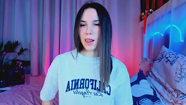 Snapshot of -CindyLou chatting on 01-15-26, 05:23 -CindyLou online show from 01-15-26, 05:23