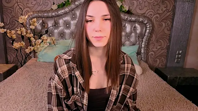 Snapshot of -CindyLou chatting on 02-10-26, 05:11 -CindyLou online show from 02-10-26, 05:11