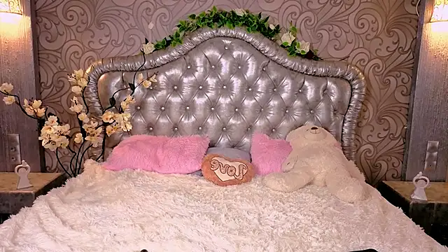 Snapshot of -CindyLou chatting on 02-16-26, 05:47 -CindyLou online show from 02-16-26, 05:47