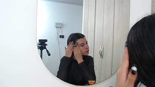 pinky f00x online show from 11-15-25, 09:00